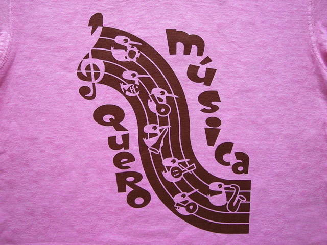 Quero Musica Tシャツピンク前プリント