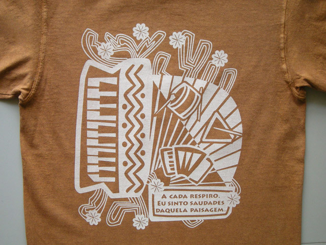 hinolismo-ノルデスチTシャツ-サンフォーナが奏でるブラジル北東部音楽-半袖キャメル